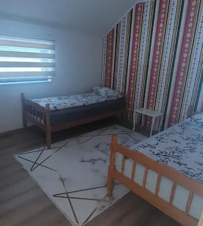 Kuca Za Odmor Sa Bazenom Feriehus